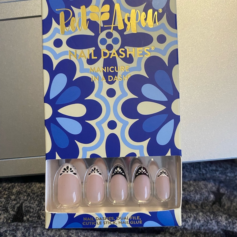 Red Aspen Nail Dashes
